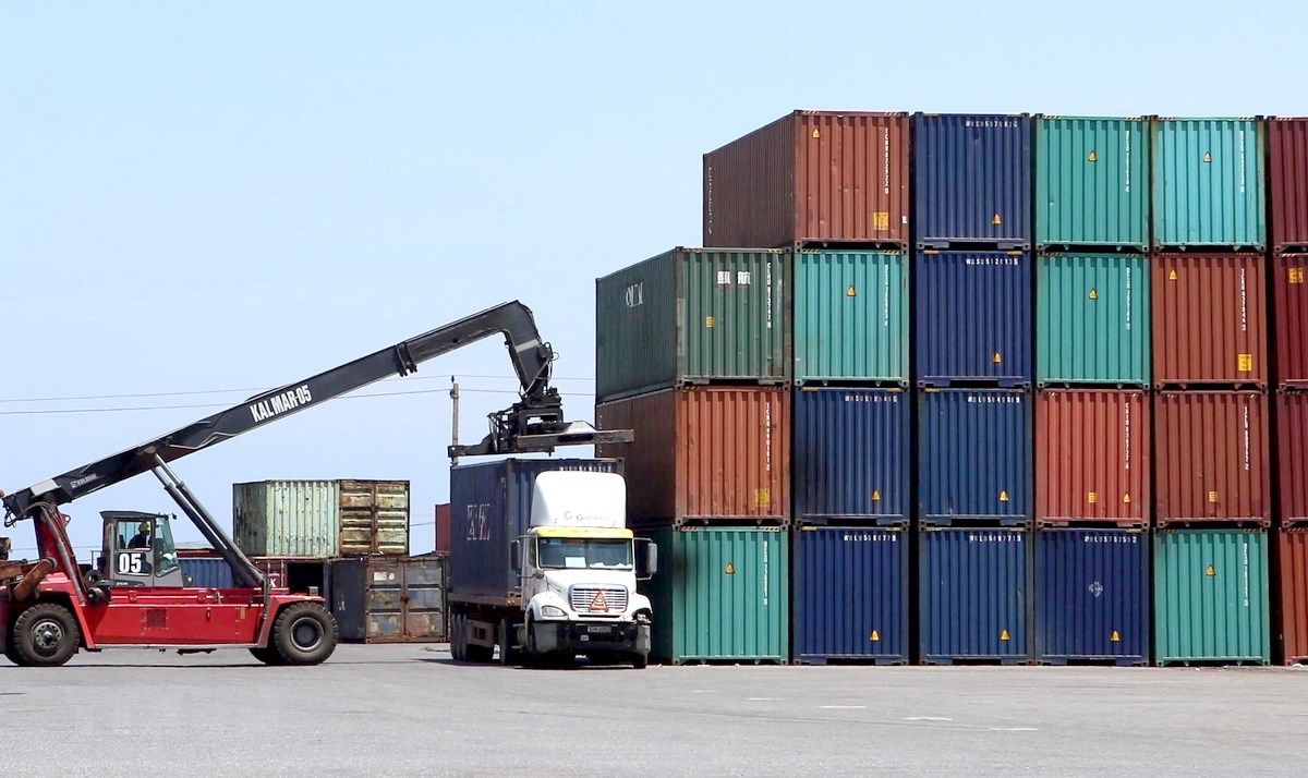 vận chuyển hàng hóa bằng container