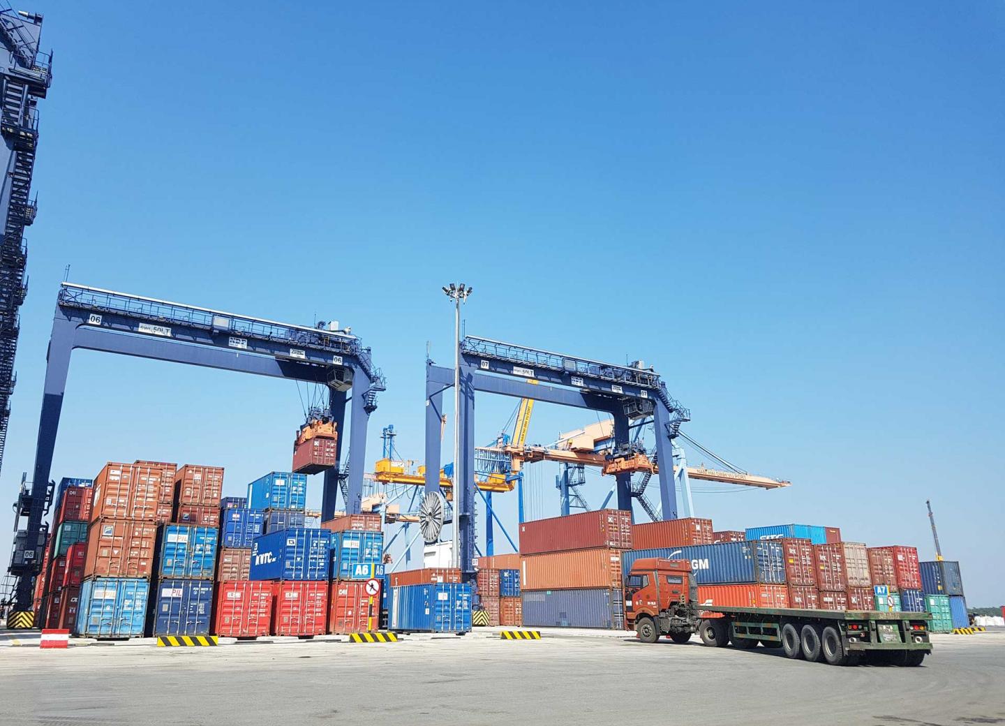 Chuyên chở hàng hóa XNK bằng container